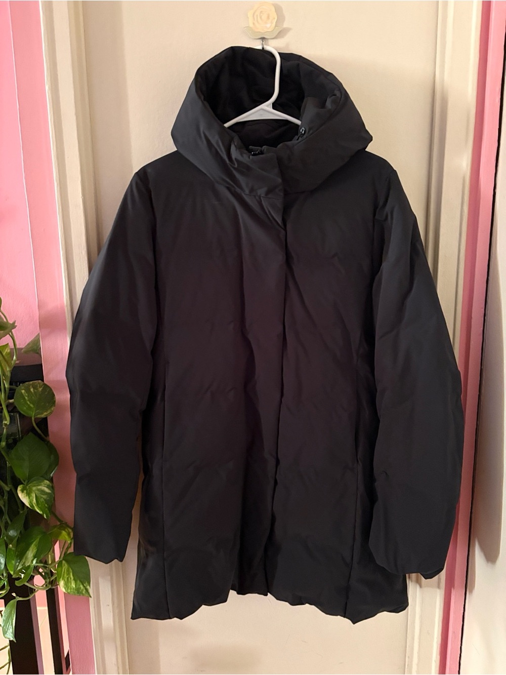 Uniqlo Black Hooded Puffer Jacket - Picture 1 of 4